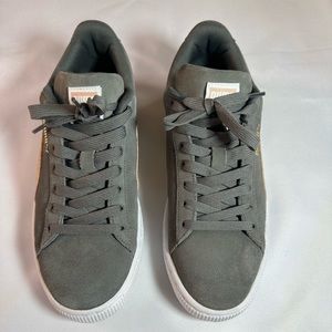 PUMA SUEDE CLASSIC Sneakers- size 9.5.  Castlerock-Pink Sand Used